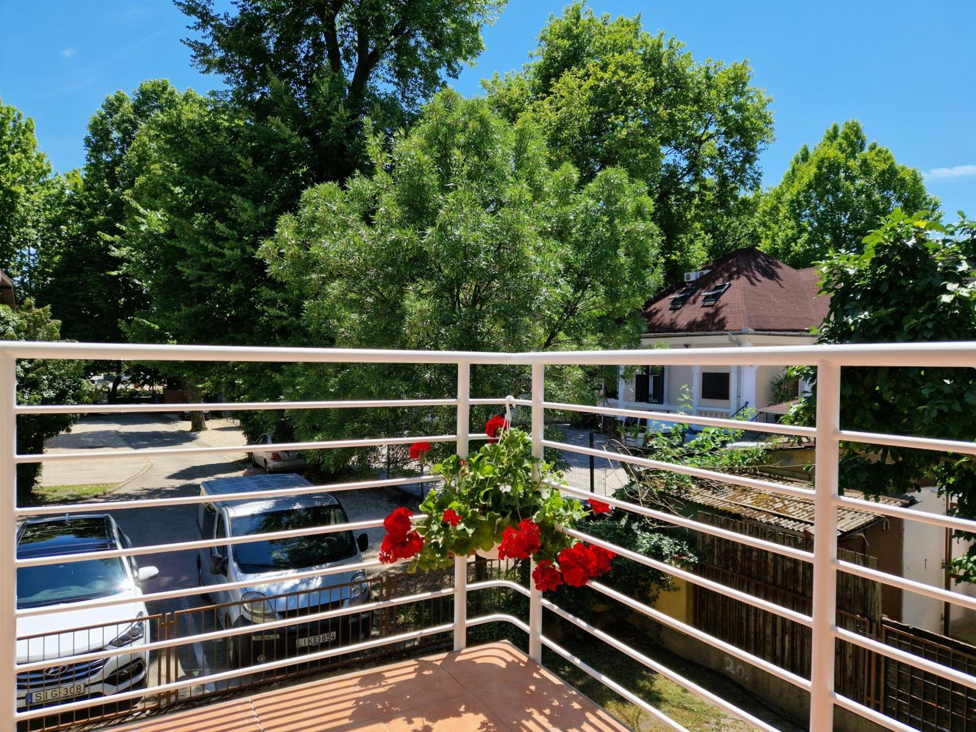 Siófoki Beach Apartman Bagian luar foto